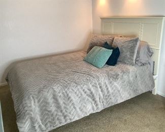 White Wooden Queen Size Bed