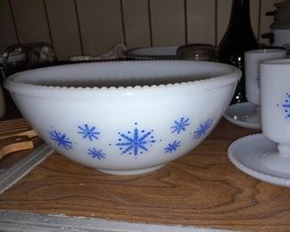 Vintage Milk Glass Snowflake Bowl W/ Mugs & Saucers Set