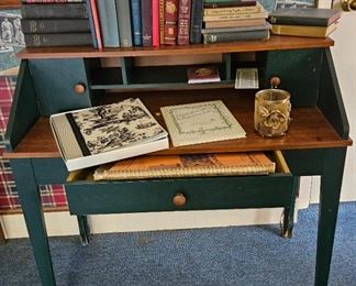Vintage small desk 