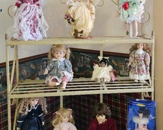 Porcelain dolls
Barbie 