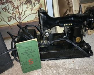 Vintage Singer 221-1 Featherweight Sewing Machine with Case