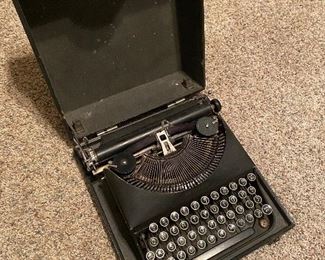 Old manual typewriter (portable)