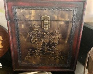 Decorative wine holder