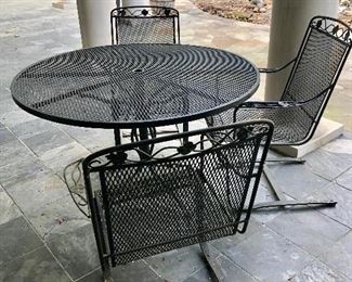 Metal set with 3 chairs
