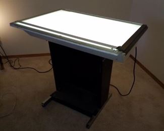 Compugraphic lighted drafting table