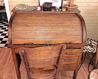 Amish roll top desk