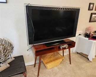 #D16 - Buy It Now - $50.00
Sony Bravia 52" flatscreen television - not a smart TV Local Pickup Only