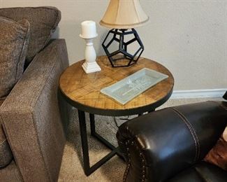 #D9 - Buy It Now - $140.00 Rustic round accent table 24" H x 24" Diameter Local Pickup Only