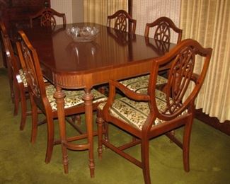 Dining table/6 chairs