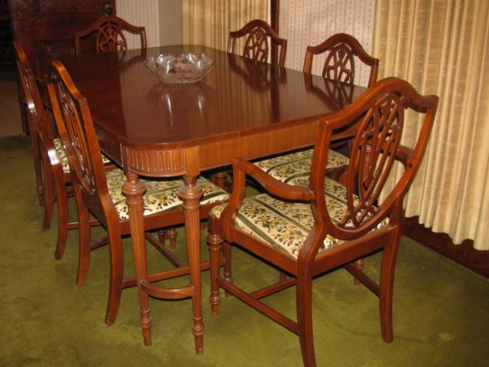 Dining table/6 chairs