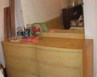 Dresser w/mirror