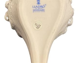 LLADRO BOUQUET OF LOVE PORCELAIN FIGURE
