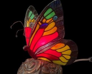TIFFANY STYLE BUTTERFLY STAINED GLASS LAMP ON BASE
