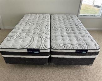 SERTA I COMFORT BED LIKE NEW!