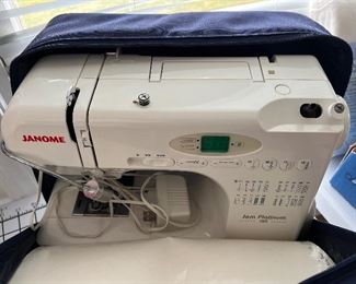 Janome Jem Platinum JP720 Computerized Sewing Machine w/ Case