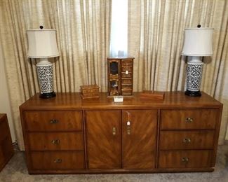 Vintage dresser, lamps, jewelry boxes