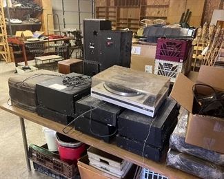 VINTAGE STEREO EQUIPMENT 