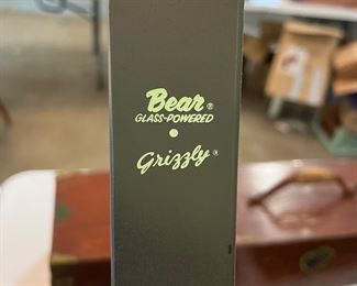 Bear glass-powered recurve bow 
