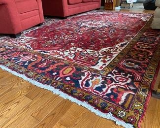 Hand Knotted 100% Wool Oriental Rug                            Measures: 8' x12'