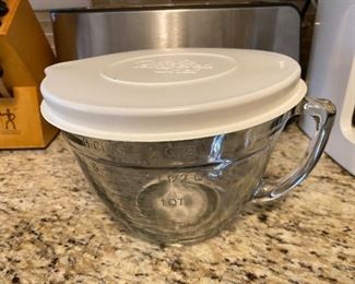 2 qt. Measuring Pitcher w/ Lid by The Pampered Chef