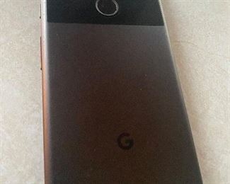 Google Pixel XL 10 Phone w/charger                                        Note: No Sim Card