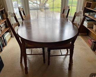 kitchen table with 1 leaf in, laminate top, 4 chairs