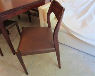 MID CENTURY MODERN JL Moller Denmark Rosewood dining table that expands with 8 chairs, absolutely pristine.