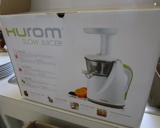 Slow juicer