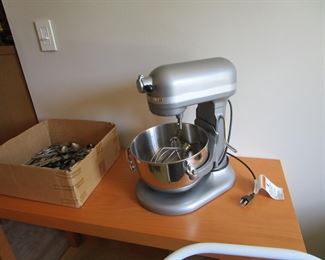 Nice Kitchen Aid mixer