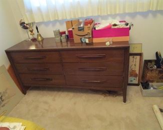 Broyhill Emphasis dresser