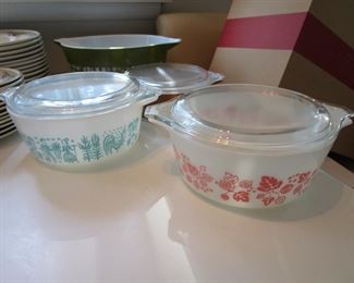3 Vintage Pyrex casseroles
