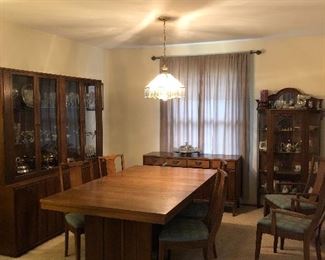 Broyhill Premier Modern Classic