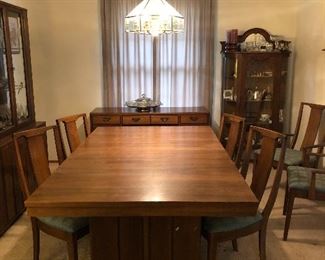 Broyhill Premier Modern Classic Double Pedestal Table