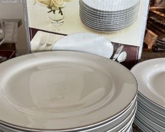 27 Platinum Banded Dinner Plates