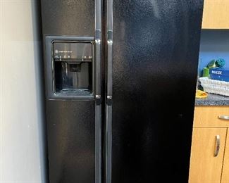 GE Profile Side by Side Refrigerator. Great Condition