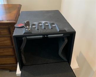 #45	Gun Vault - w/key  & fingerprint Open - Model GV2000C-STD - 	 $40.00 
