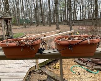 #98	Set of 2 oval Plastic Planters w/bottom groove for hanging on a rail	 $20.00 
