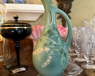 Roseville vase, gorgeous, mint condition