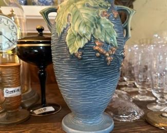Wonderful Roseville vase, mint condition