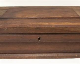 	ANTIQUE WOOD PINE DOVETAILED TOOL CHEST W/TRAY, APPROXIMATELY 13 IN X 20 1/2 IN X 6 1/4 IN HIGH
