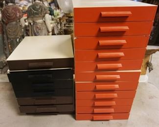 1261	LOT PLASTIC ORGANIZER DRAWERS
