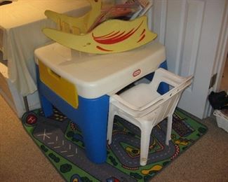 Little tikes large table with 2 drawers