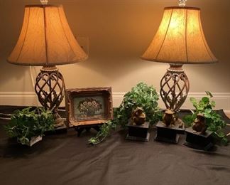 Bombay Ivy and Frogs