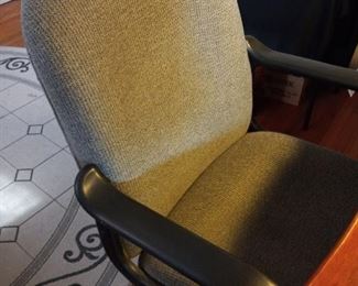Desk chair 