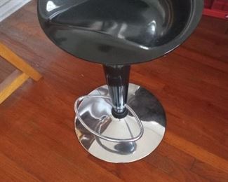 Swivel adjustable chair 