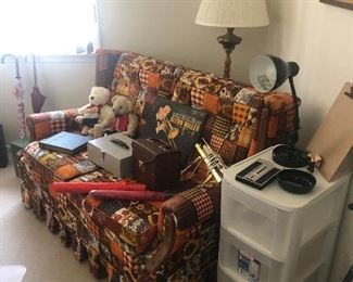 Loveseat, Lamp/Table