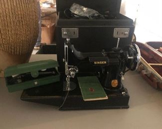 Singer Featherweight 221-1