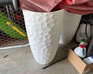 Beautiful wicking planters. (Self watering) There are 4 of them. 