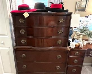 Mahogany Chest of Drawers - Hats 