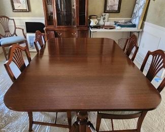 Solid Mahogany Dining Table w/ 5 Chairs refinished & restored by Henslers of Saginaw. - beautiful condition. Includes table covers & 2 leaves 